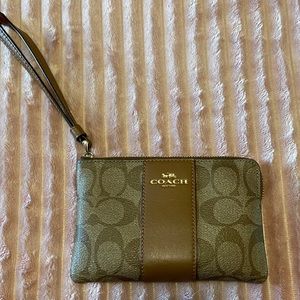 BROWN COACH WRISTLET 🤎